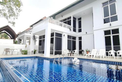 BM Pool Villa Pattaya in Na Jomtien