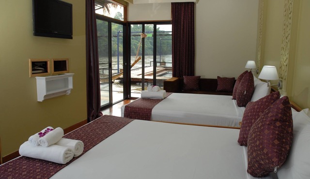 Boutique Raft Resort in Sai Yok