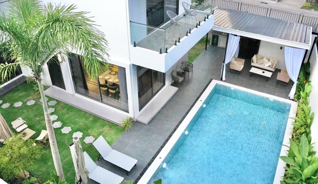 Brand new luxury pool villa in Chiang Mai, 5 bedrooms 6 bathrooms, near the City in Chang Wat Chiang Mai