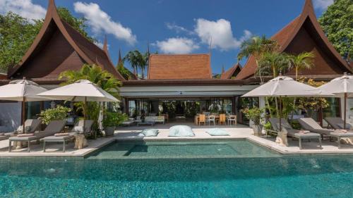 Chic Baan Capo - Luxury Four Bedroom Beachfront in Koh Samui