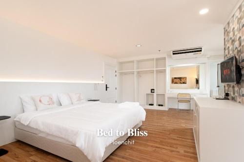 Chic King Bed Apt w Bathtub, BTS Central BKK BTB9 in Bangkok