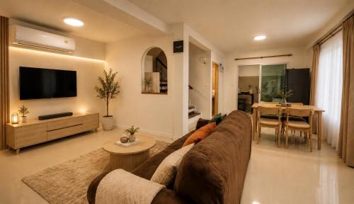 City Hill Residence in Ban Khok Chang