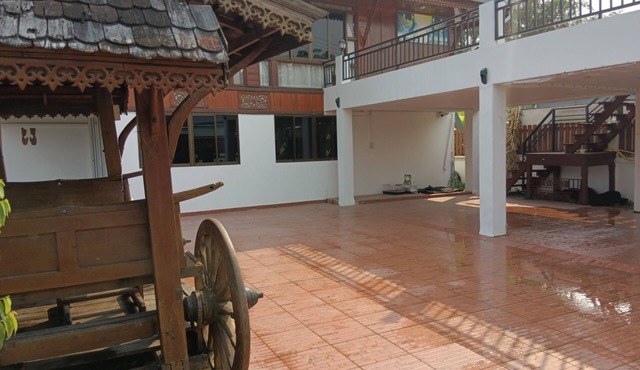 Classic Thai Healing Home near the airport in Tambon Pa Daet