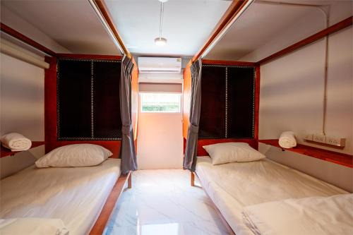 Coasta Wings Hostel in Plai Laem