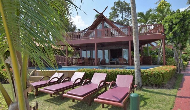 Coconut Paradise P3 - Beach front Villa with stunning sea views in Koh Samui