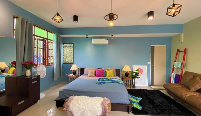 Colorful Charming cottage in tranquil with local touch in Nongfaek Saraphi