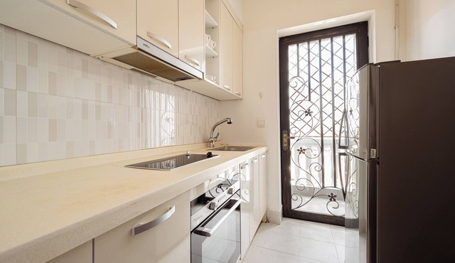 Cozy 1BR condo with hardwood floors and rooftop sunset garden in Phnom Penh in Phnom Penh