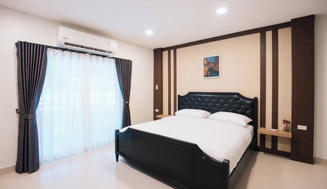 Cozy ,secure, close to town,night market & walking distance to central festival. in Hatyai distric