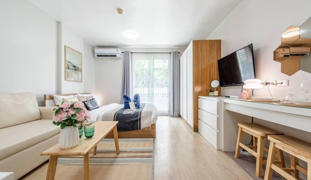 Cozy Studio Pool View at Elio Sukhumvit 64 in Bangkok