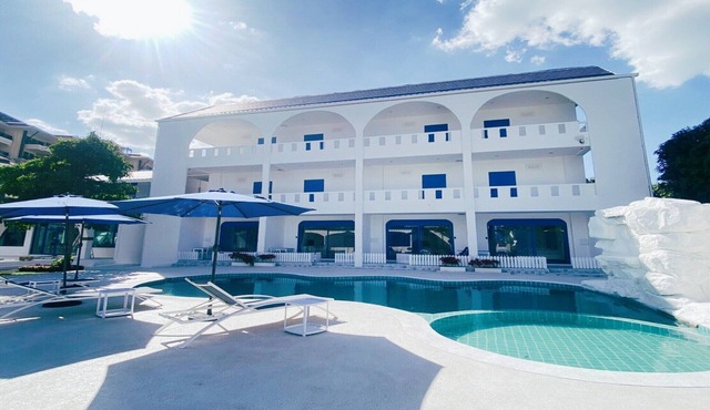 Deluxe Seaview Double | Luxury by the Shore in Pattaya