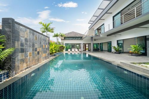 Diamond Villa by Ryan, Boat Avenue Phuket in Bang Tao