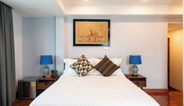 Dual-view luxury corner retreat, artisan touches in Bangkok