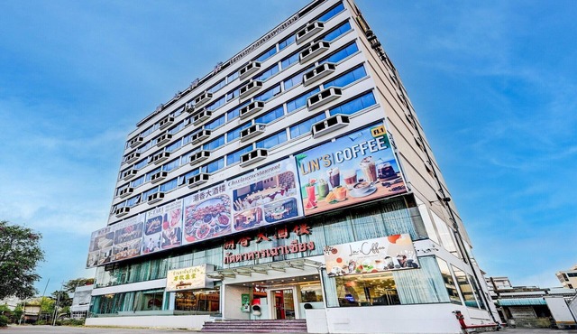 Elegant Double Deluxe | Relax in Bangkok Style in Bangkok