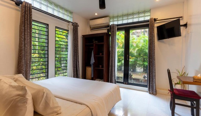 Enkosa 4-Bedroom Wooden Luxury House in Siem Reap