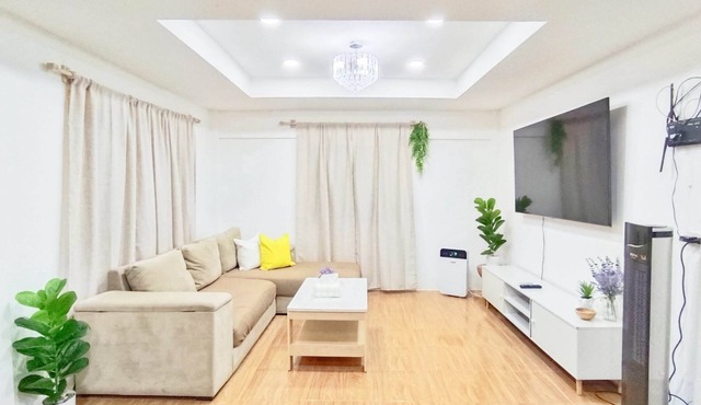 Entire House for 9 people near BTS Onnut in Krung Thep Maha Nakhon