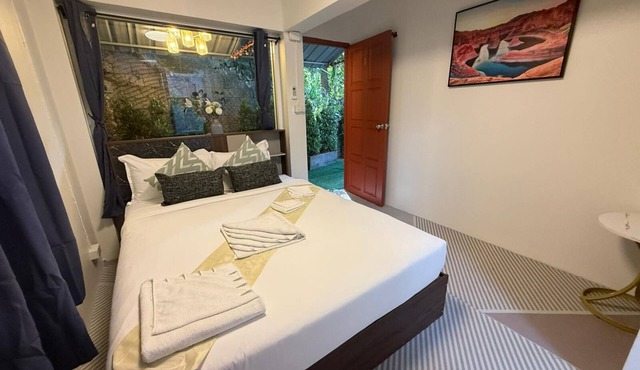 Family-Friendly Getaway Close to Attractions, Stunning views of Ocean and Patong in Tambon Patong