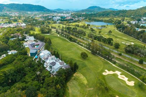Family & Group Retreat with Golf Course View V330 in Ban Thung Thong