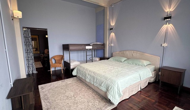 Family Room near Chinatown in Phra Nakhon