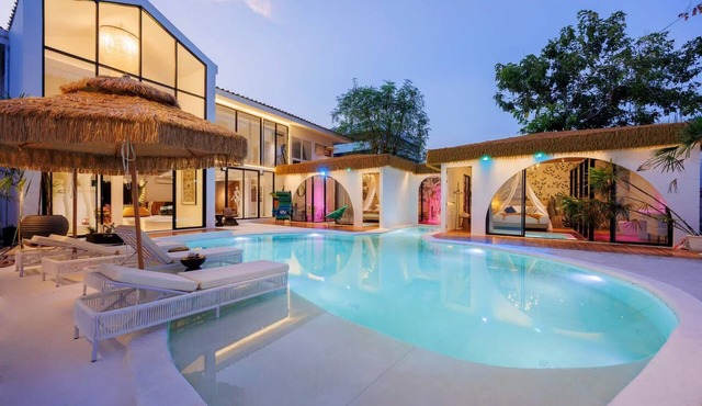 "FIRA Villa" Unique Water-themed Bedrooms in Sukhumvit, Bangkok in Krung Thep Maha Nakhon