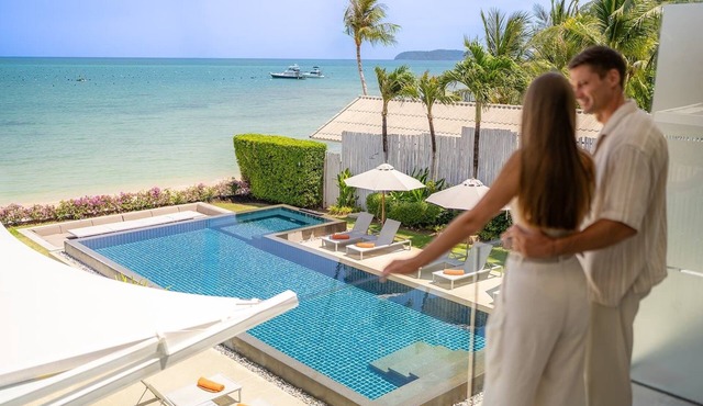 FREE $900 Daily Luxury Pack - 10-Bed Beachfront Villa - Private Pool, Spa & Gym in Ampur Muang