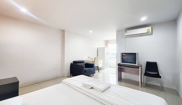 Freesia Guesthouse Suvarnabhumi in Bang Phli