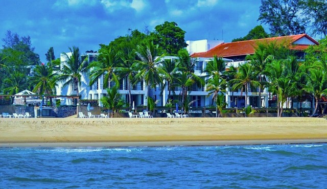 Front Samet Beach House with Swimming Pool in Klaeng