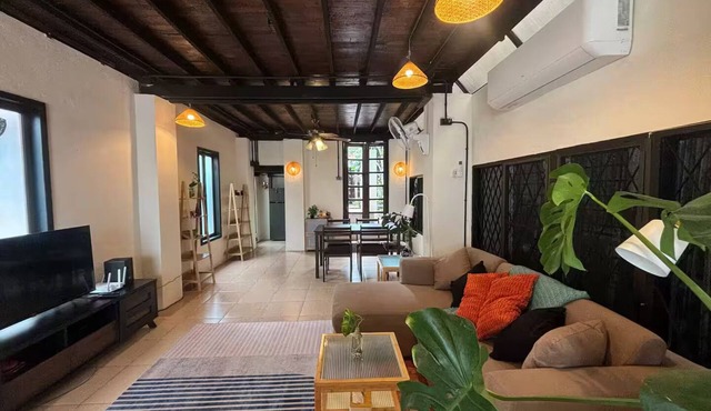 Fully Renovated Traditional House in Chiang Mai,2 Bedrooms,AC & WiFi,Backyard in Chiang Mai