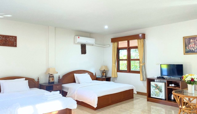Golden Cupids Hotel in San Sai