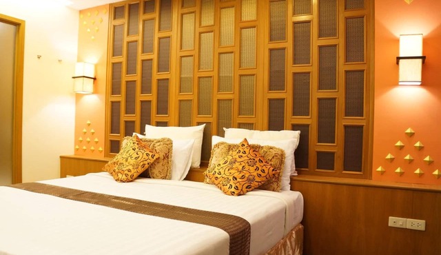 Golden House BTS Chidlom Bangkok in Bangkok