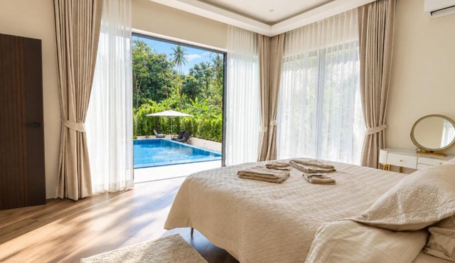 Golden Palm Villa by Marina Infinity Pool 4BR in Ko Phangan