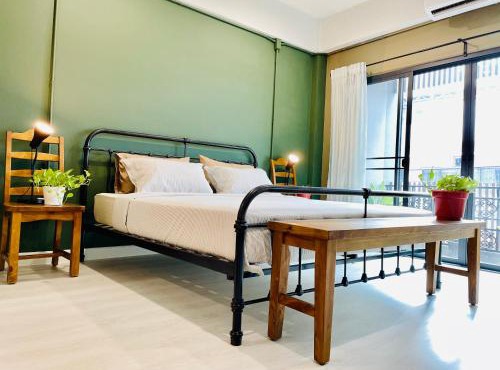 Grasshopper Bed and Cafe in Bangkok