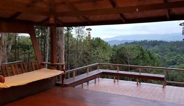 Greenleas Cottage, Swimming Pool and Log Fire in Mae Chan