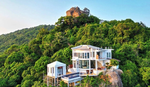 Högt belägen villa med privat pool och fantastisk utsikt. in T. Koh Tao