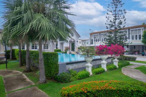 H3 Villa for 14 with Pool Gym and Loft Bed near Safari World in Ban Bang Chan
