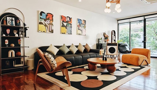 Hidden 4-bedroom townhome with AC/WiFi in Ekkamai