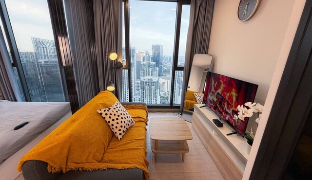 High Floor w/Sofa-Bed, Pool & Gym, MRT 200m in Huai Khwang