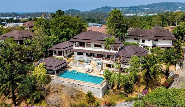 Hilltop Villa 9 Mins to Beach Panoramic View Game room & Pool bar in Thalang