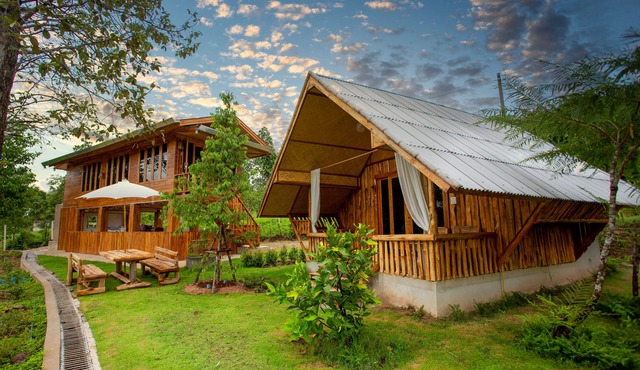 Hin Khong Villa bungalow with two single beds in Huai Sai