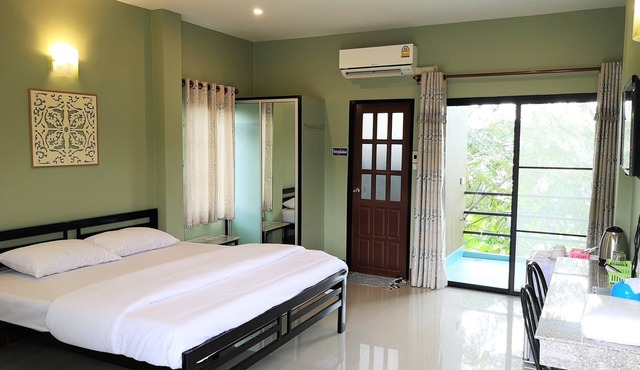 Huaisai Hotel in Nong Khae