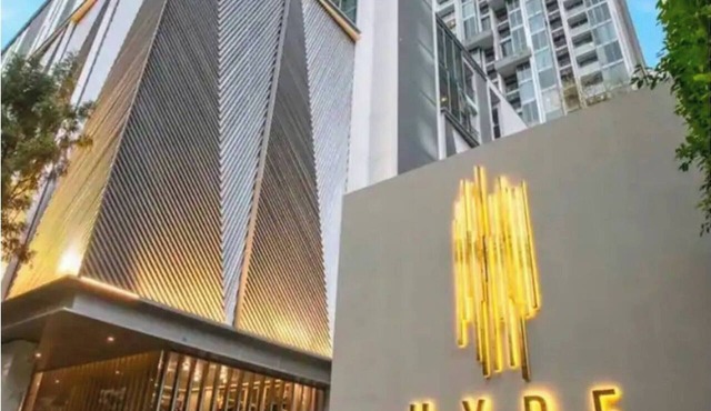 Hyde 11 2BR Luxury Suite near BTS Nana in Watthana
