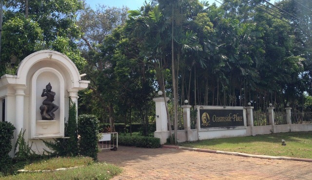 Idyllic beach villa C7 through the tropical garden to the "private beach" in Tambon Kram