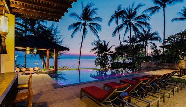 Inasia Beach Villa - Eight Bedroom Villa, Sleeps 16 in Lipa Noi