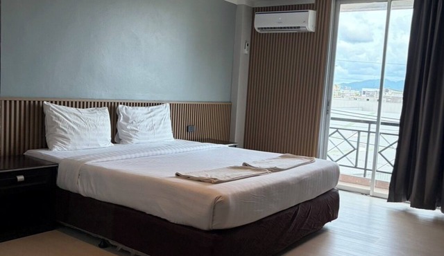 J & Y Lodge Hotel in Chonburi