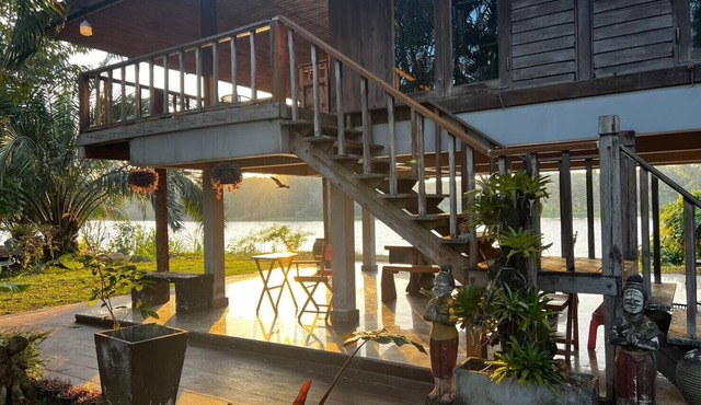 Jiratara Riverside Homestay - Entire home up to 4 guests in Tha Rong Chang