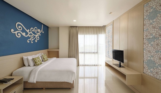 Jolly Suites Petkasem in Krathum Baen