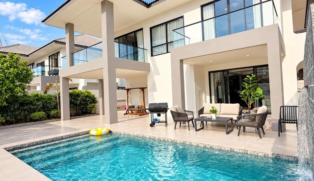 Jomtien 5BR Pool Villa Billiards Mahjong in Pattaya
