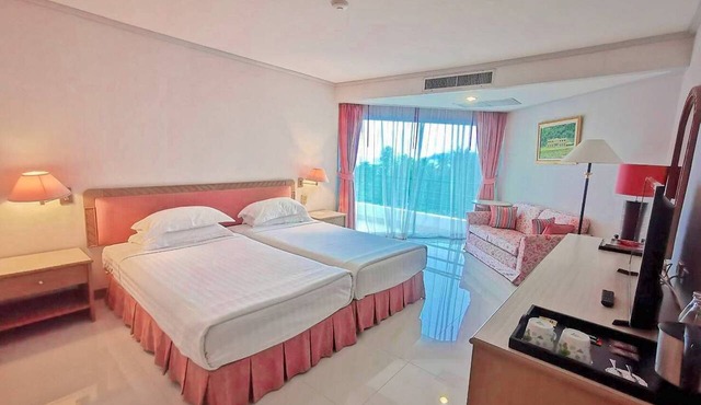 Khanom Golden Beach Hotel in Khanom