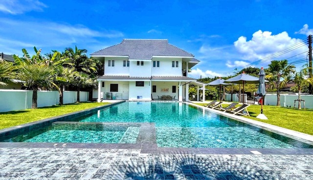 Khaolak 16 meters-Pool Villa with 3 bedrooms 3 bathrooms-Kokotel Montana Hotel in Tambon Khuekkhak