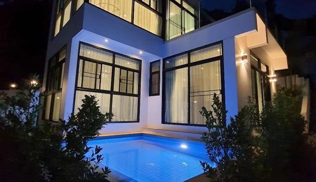 King Size Sea View Villa + Pool + Rooftop Skydeck in Kathu