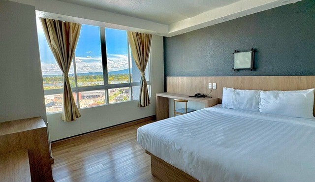 KM Kwanphayao Hotel in Phayao